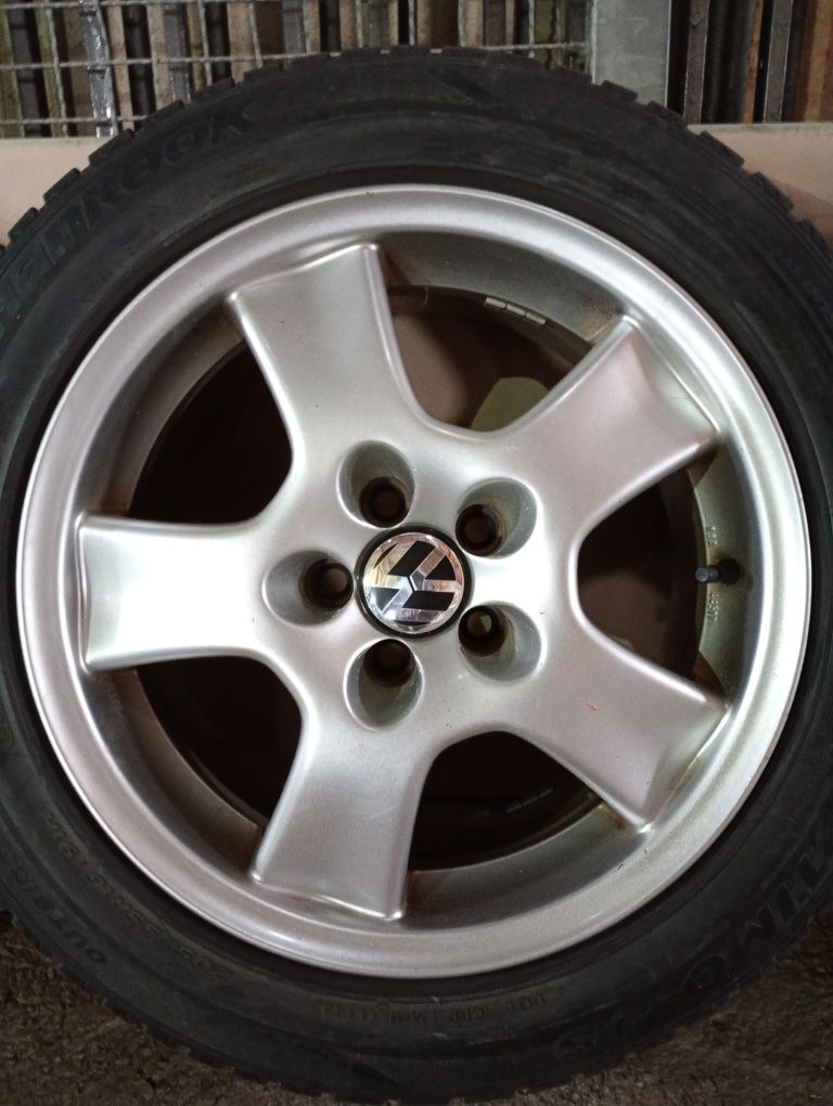 VW GOLF 4 джанти със зимни гуми 205/55/16 7,5 J ET35 5x100 цо56,6
