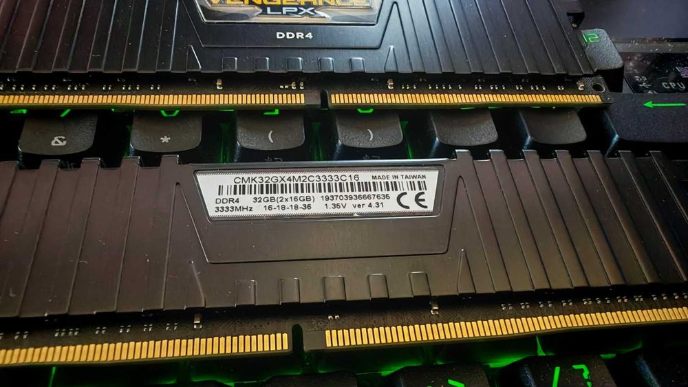 Рам памет Corsair VENGEANCE LPX 32GB (2x16GB) DDR4 3333MHz