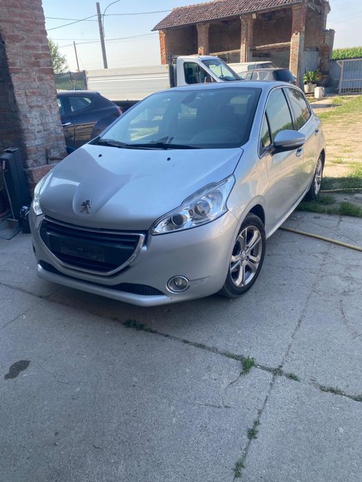 Peugeot 208 • 1.2 Benzină • An 2015 • Euro 6