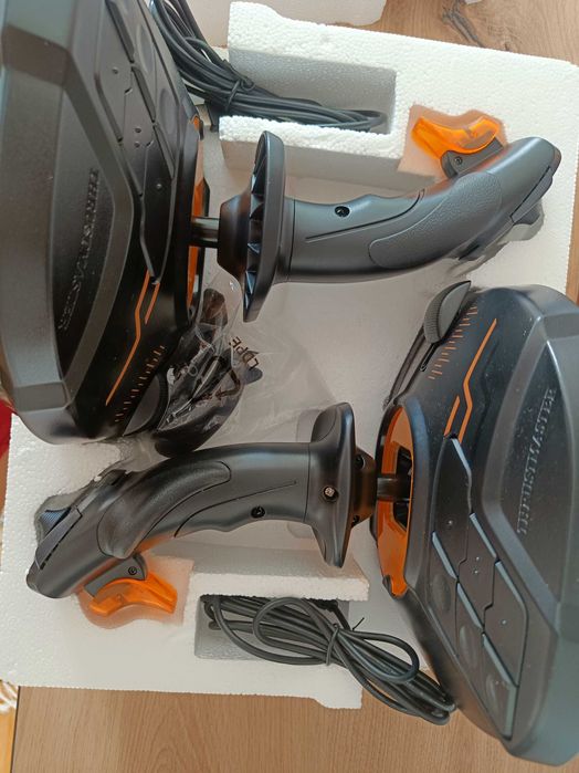 Джойстик Thrustmaster