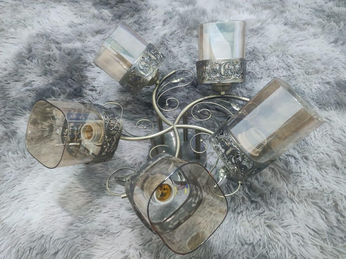 Продам люстру новую