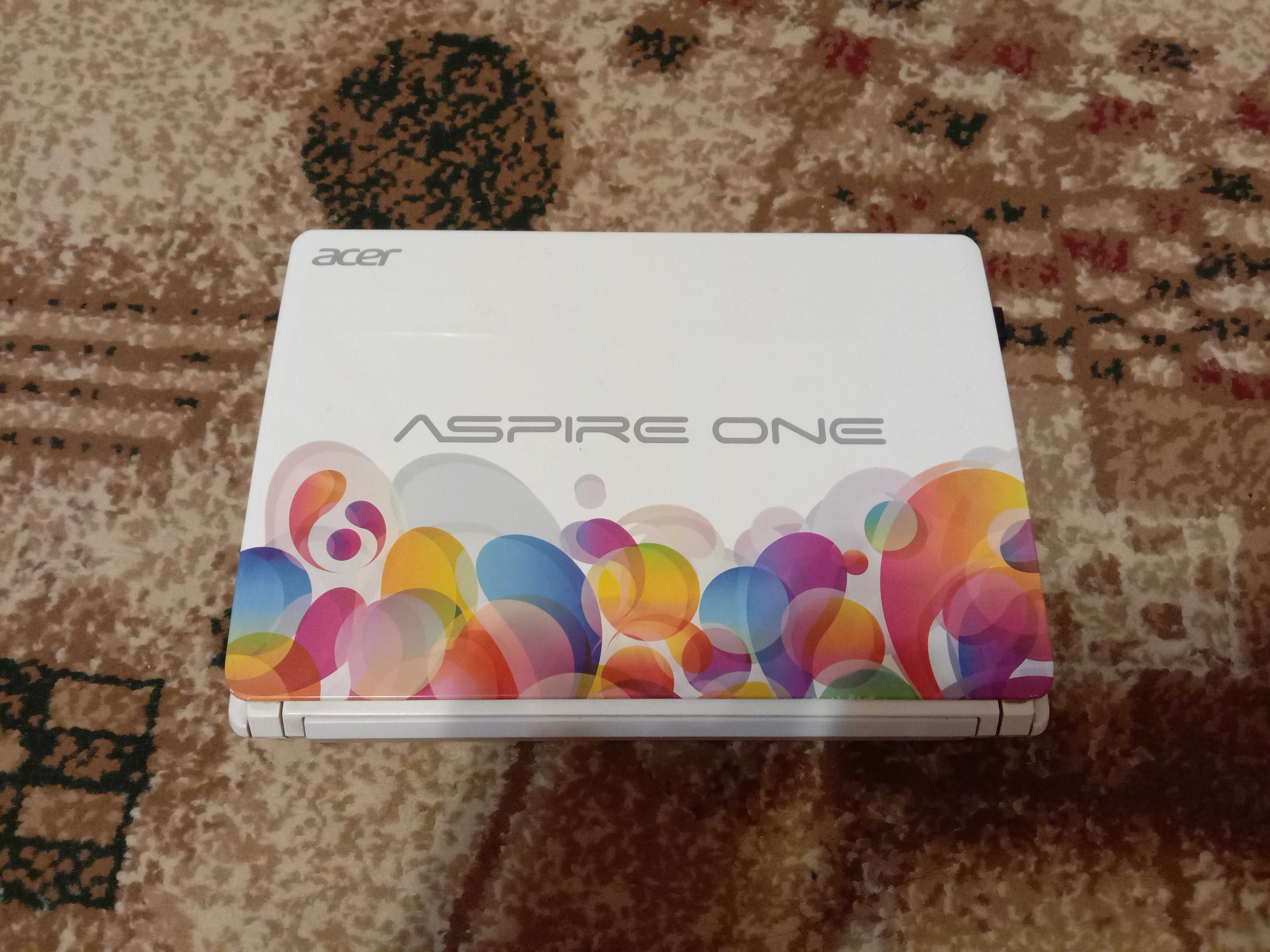 Продам в отличном состоянии нетбук Acer Aspire One D270-268w