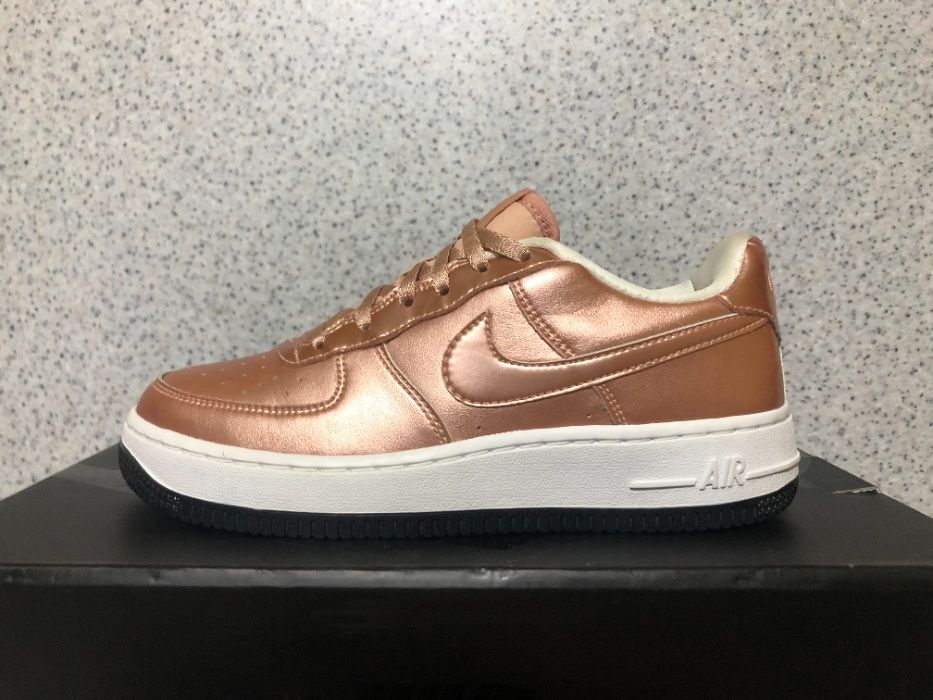 ОРИГИНАЛНИ *** Nike Air Force 1 SE GS 'Metallic Bronze'