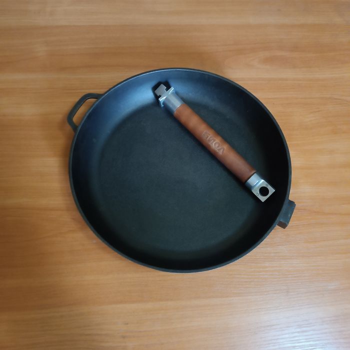 Чугунная сковорода Биол