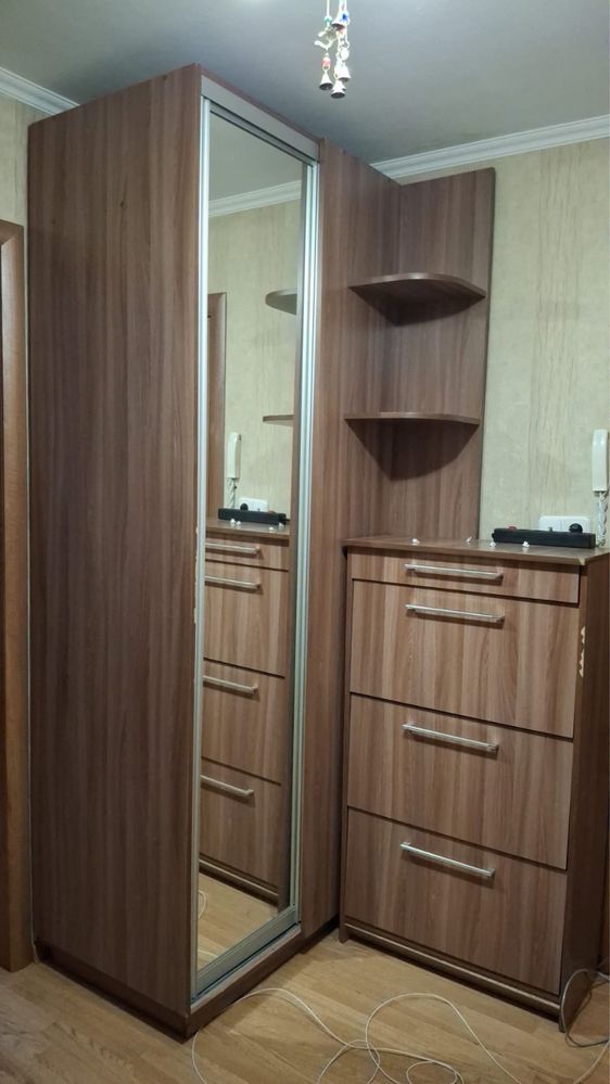 Шкаф угловой для прихожей