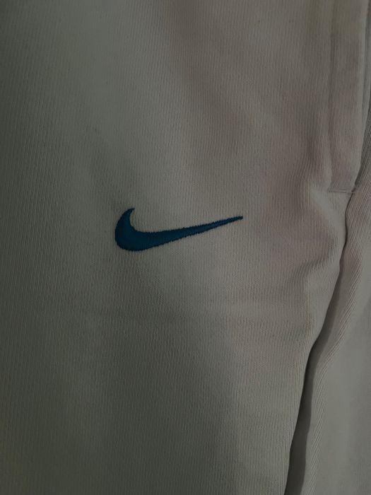 Бели NIKE панталони
