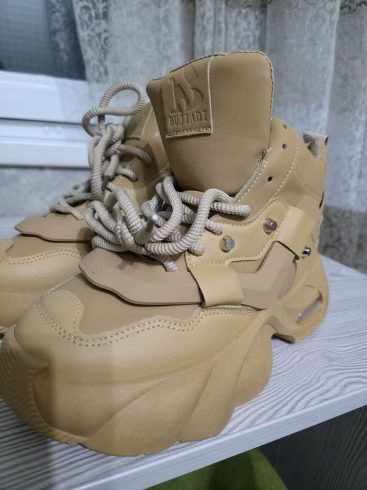 Кроссовки новые м