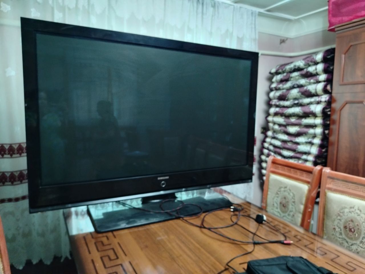 televizor 63 talik