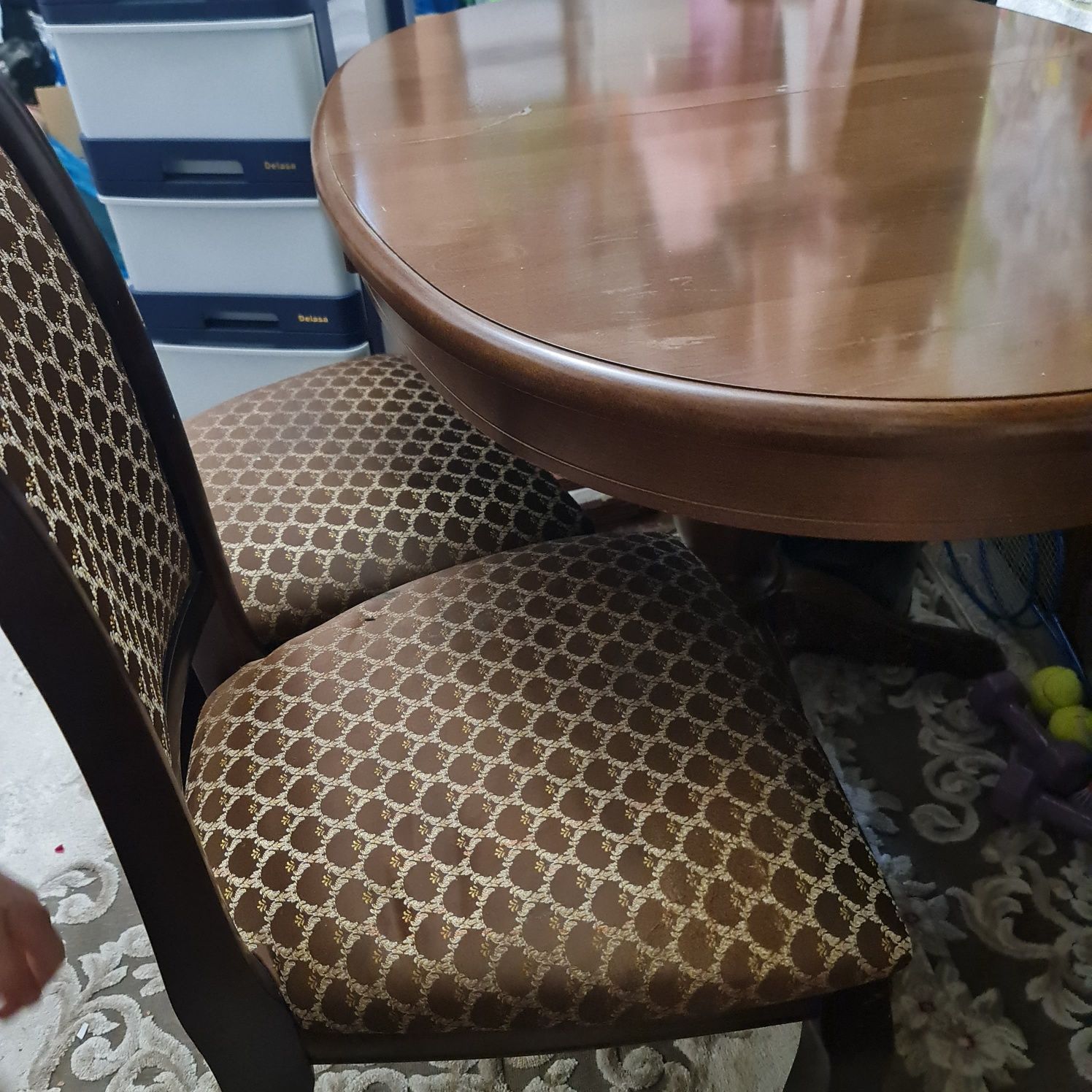 Продам стол и стулья
