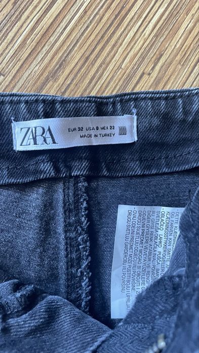 Дънки на марката Zara
