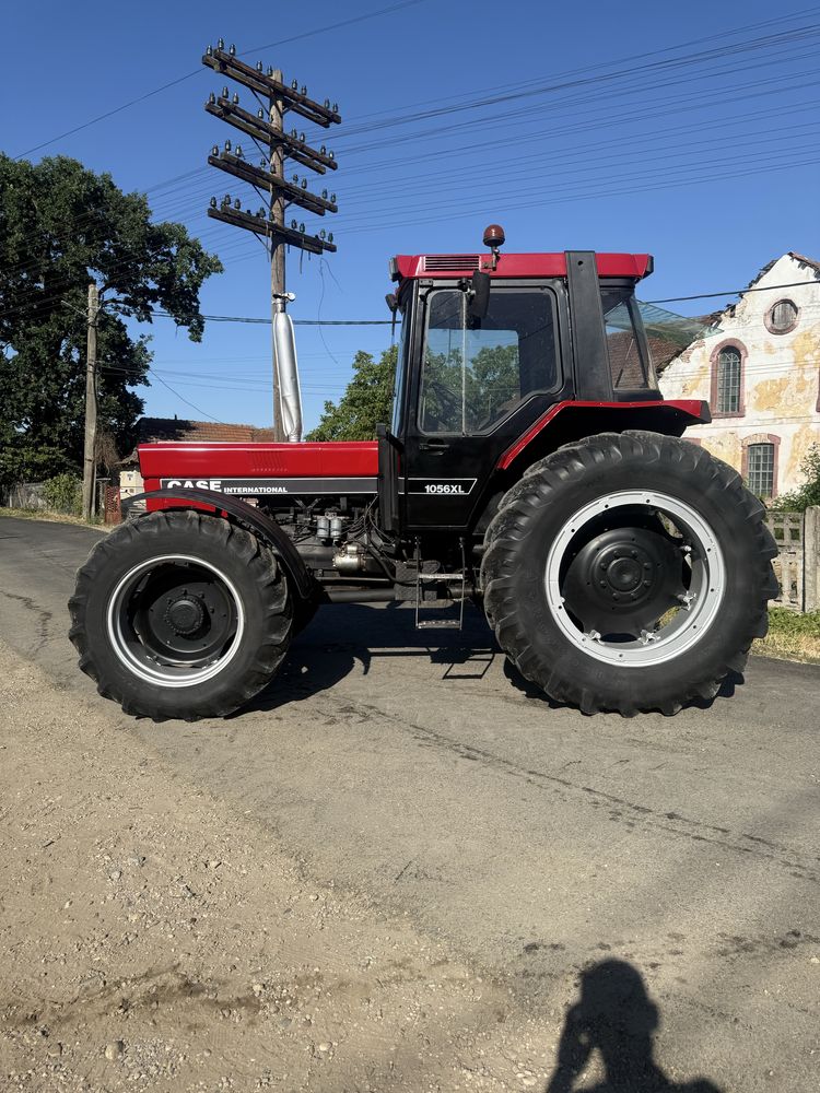 Vand sau schimb tractor Case International 1056 XL