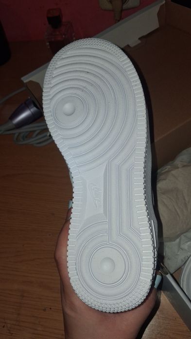 Vând adidasi Nike Air Force 1