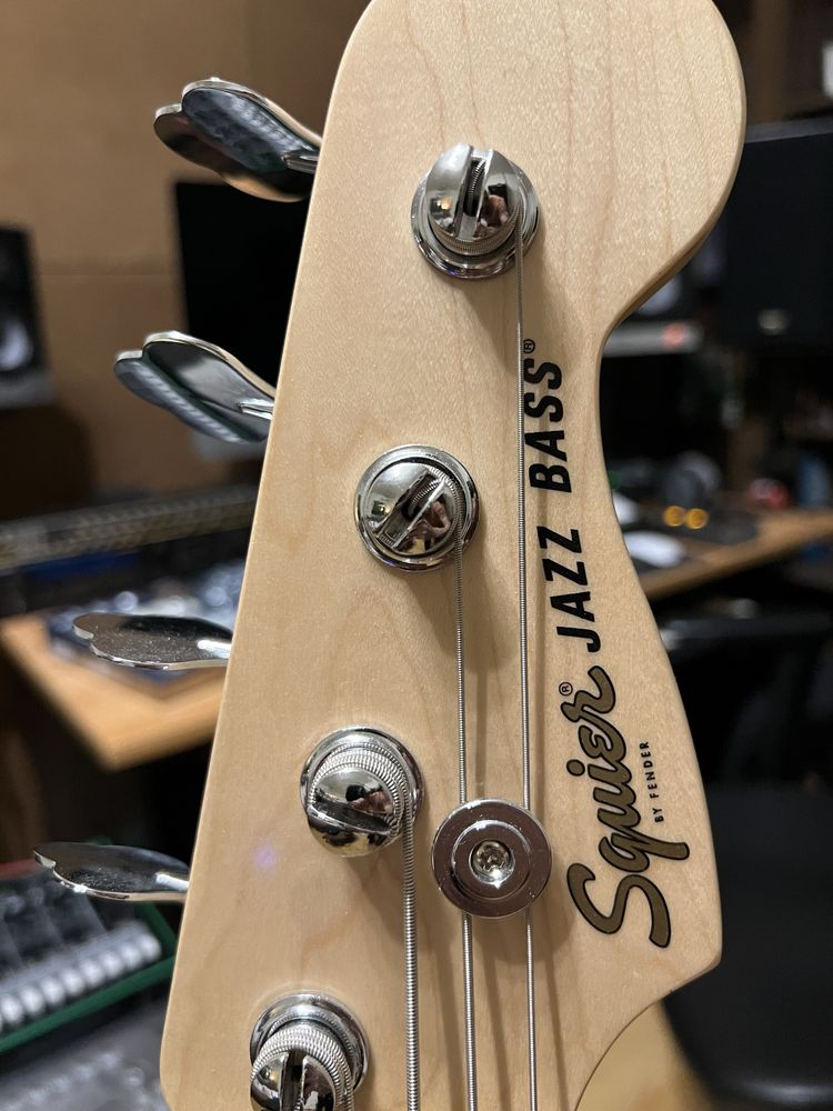 Fender Squier Affinity Jazz Bass + Accesorii