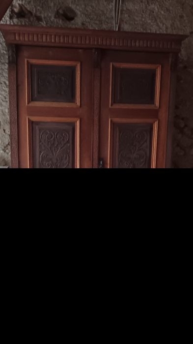 Sifonier vintage lemn sculptat