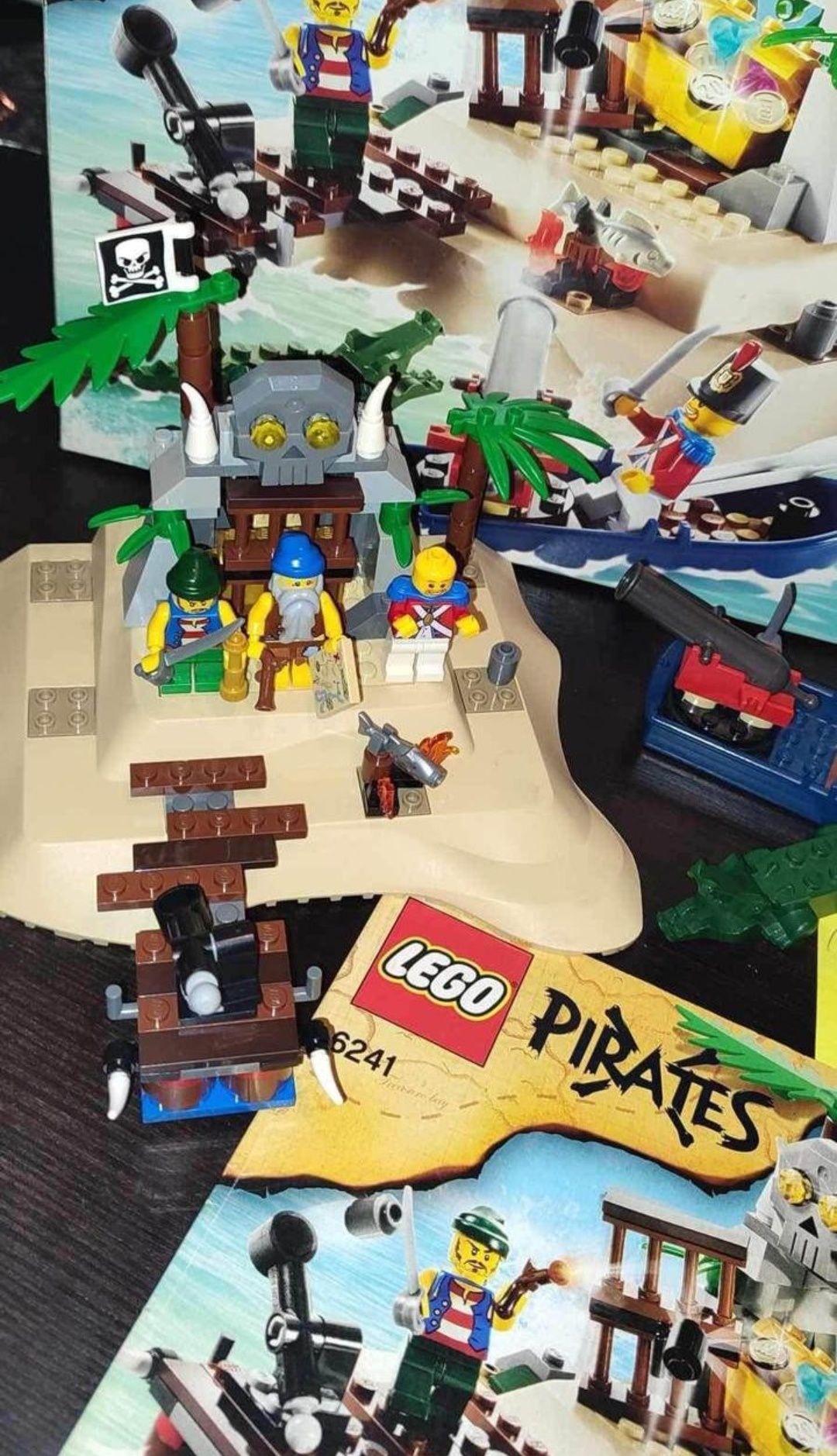 LEGO Pirates Loot Island 6241