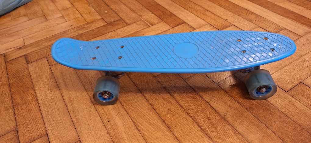 Vând skatebord folosit