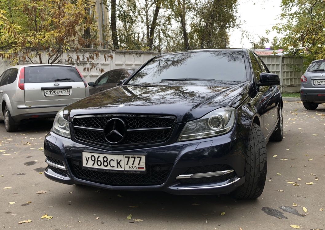 Решетка решётка радиатора мерседес w204  Amg. 2011-15 год