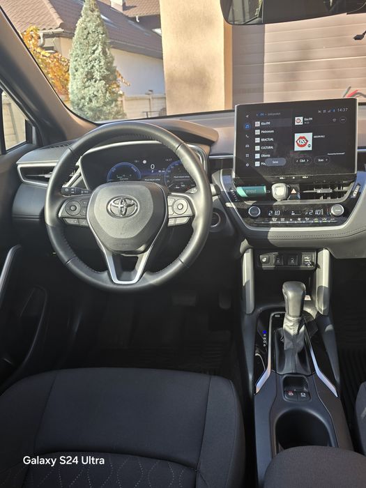 Toyota Corolla Cross Hybrid 4x4 Panoramic!