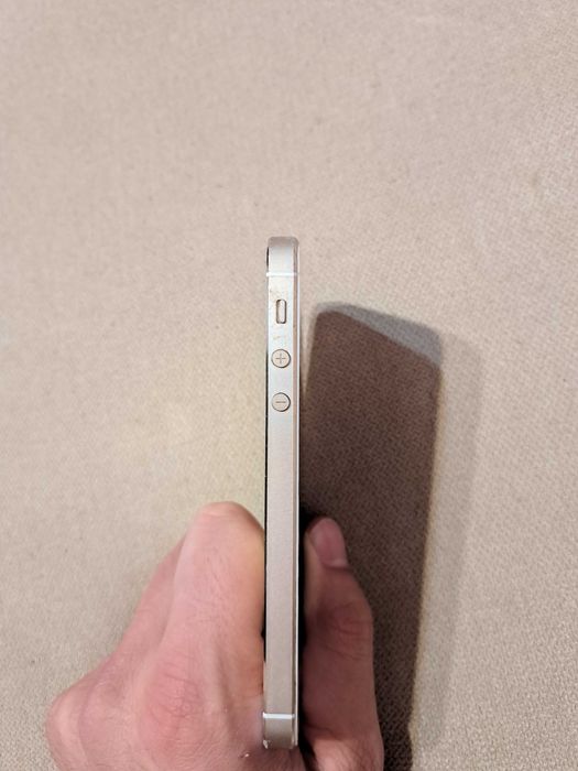 iphone 5s + кейсове подарък