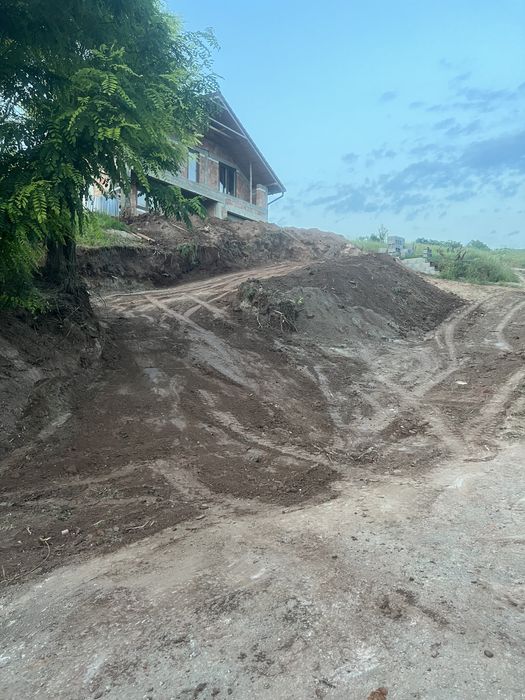 Excavator de închiriat