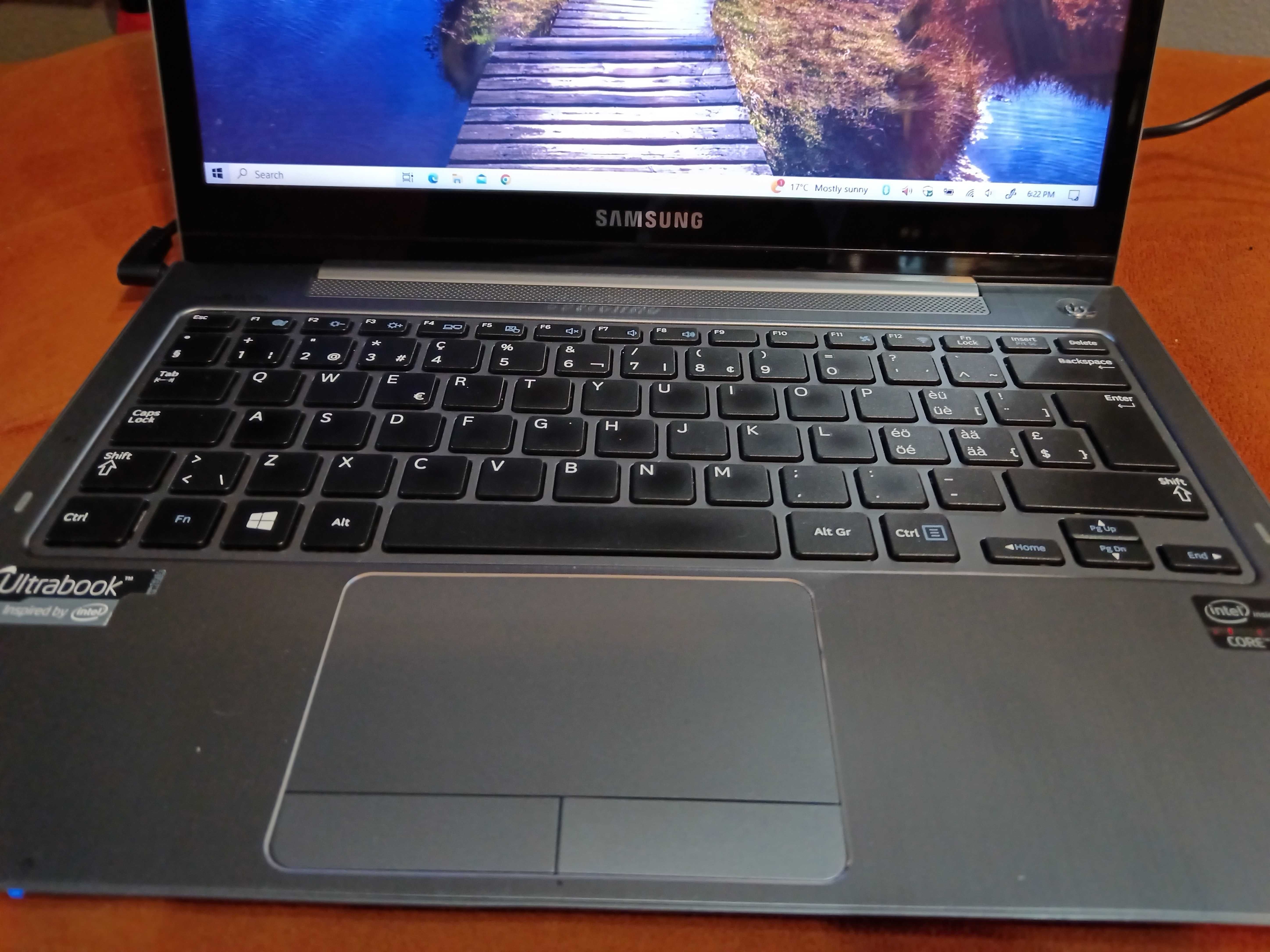 Vand laptop Samsung> 13.3 inch cu Touch screen, i7, 8gb ram, SSD