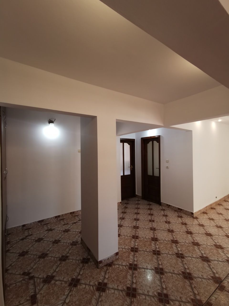 Vând apartament cu 3 camere