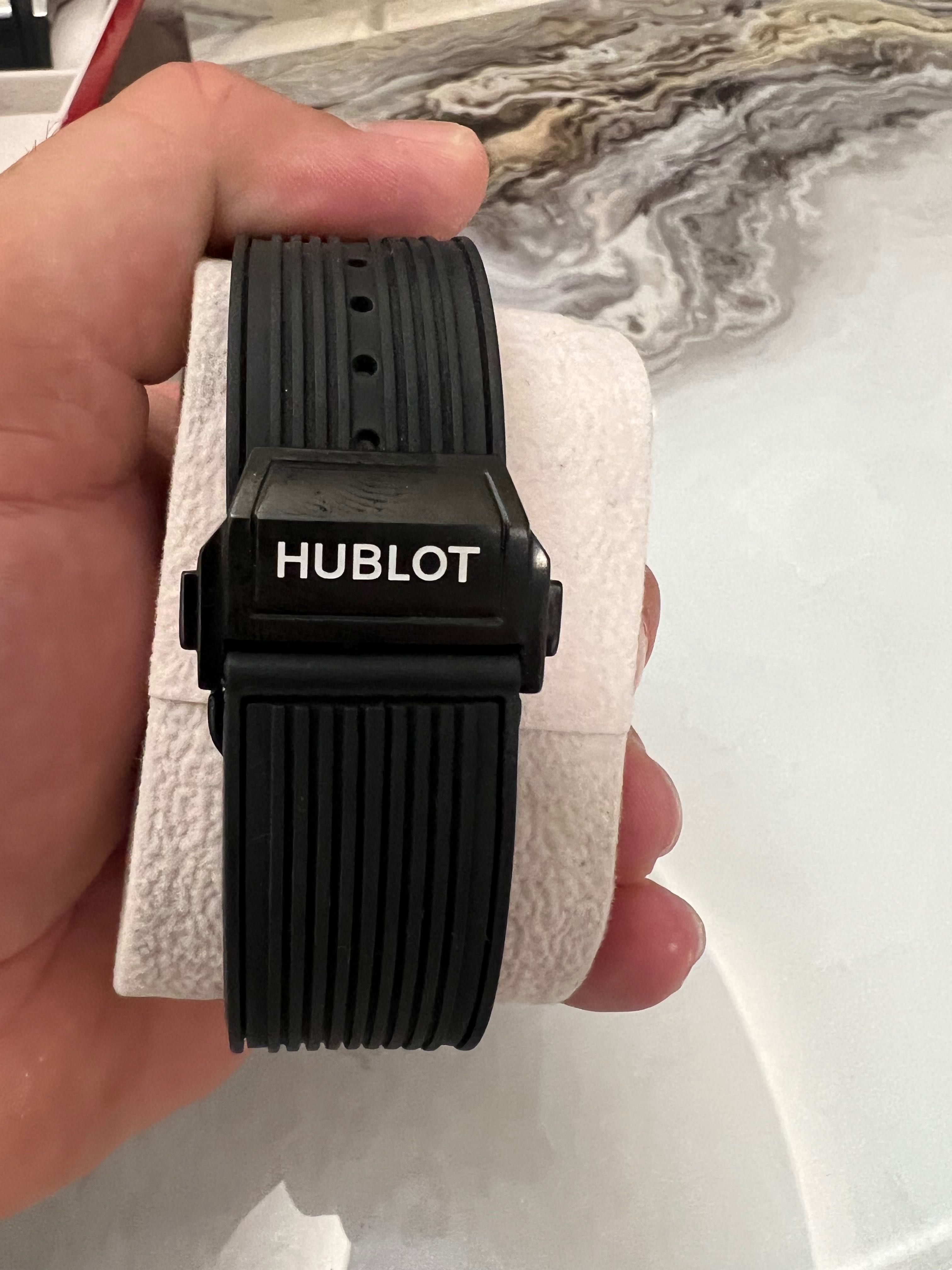 Мъжки часовник Hublot Carbon