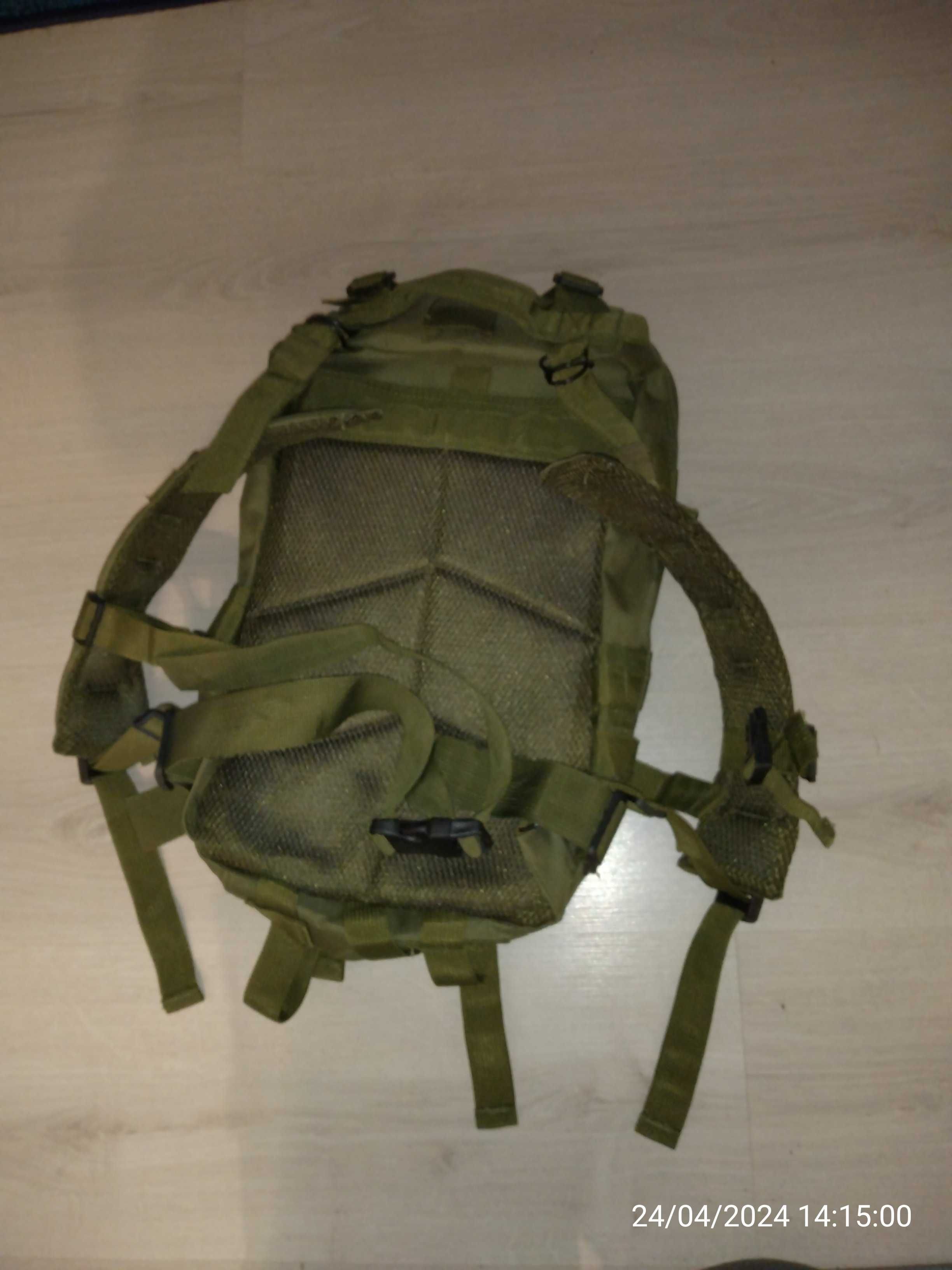 Vând rucsac drumeție 30L, verde