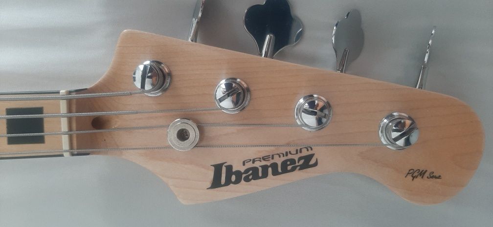 Chitară bass Ibanez