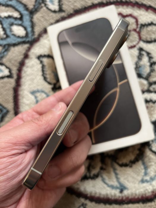 iPhone 16 Pro 256GB Natural Titanium 790$