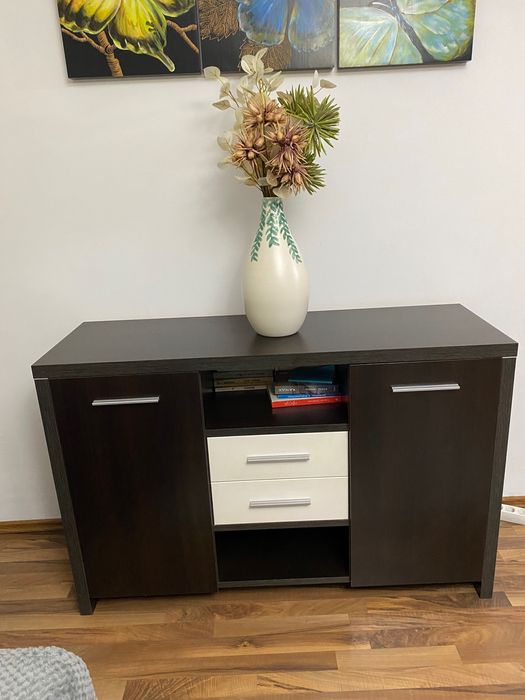 Vand comoda Mobexpert ,stare foarte buna, culoare wenge