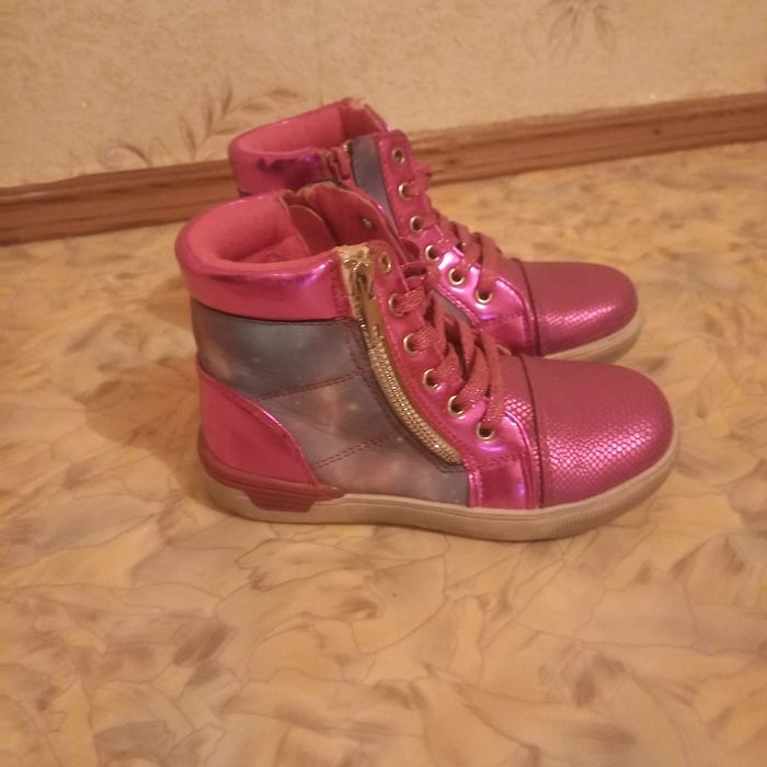 Розовые ботинки для девочки