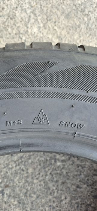 2 anvelope iarna Bridgestone 205/65/16.Pretul este pe bucata