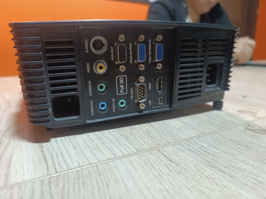 Проектор Optoma большой