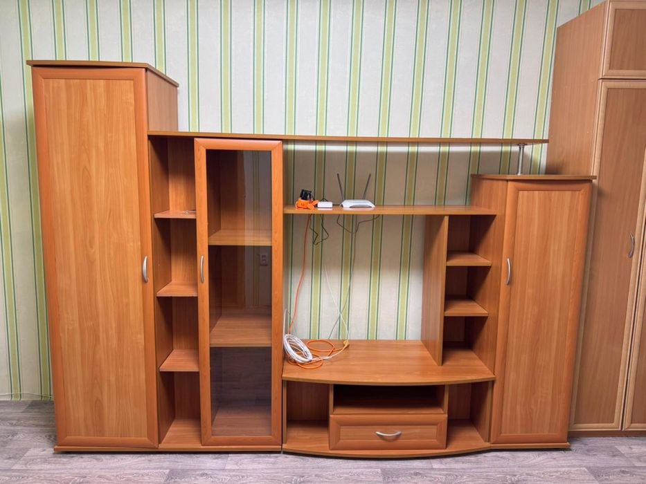 Продам стенку цена договорная