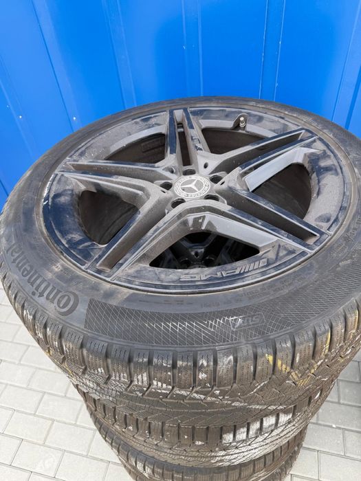 Продавам комплект зимни гуми + джанти AMG