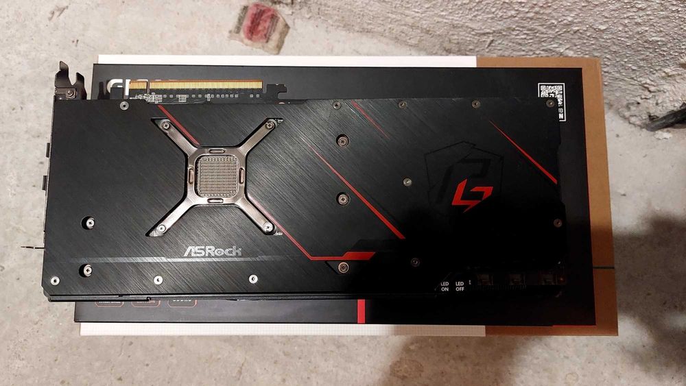AMD Radeon RX 6800 XT Phantom Gaming 16GB OC