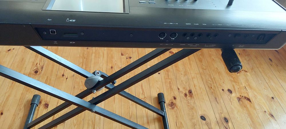 Продавам KORG Krome