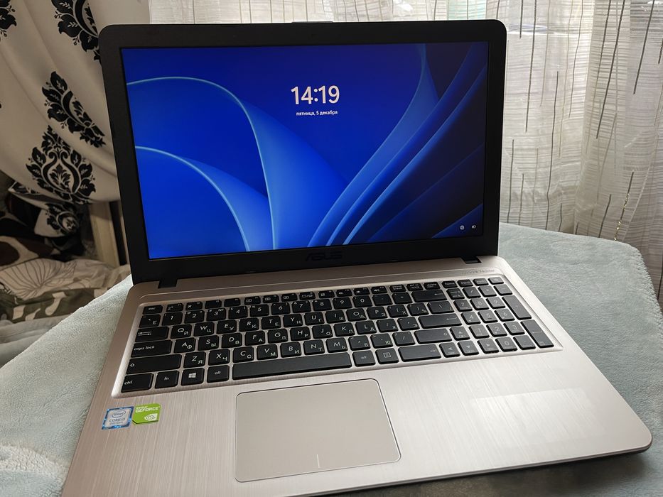 ASUS CORE I5 Gen 8 Geforce MX110