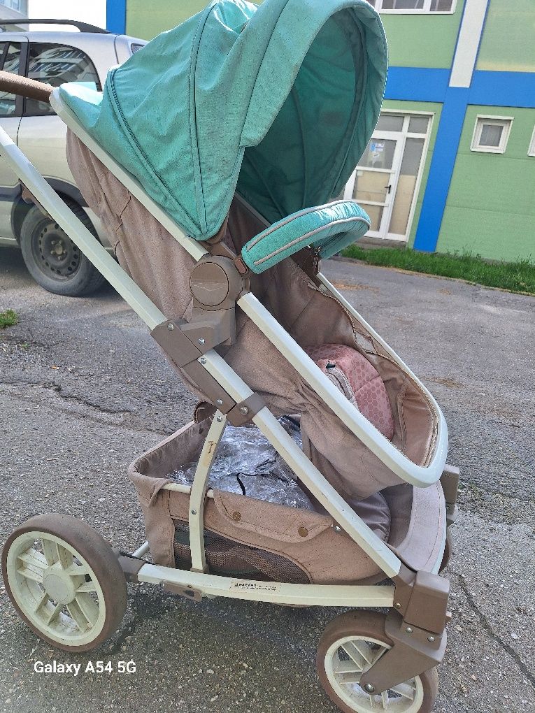 Бебешка количка .