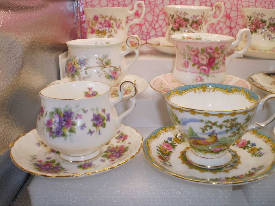 Cescute portelan Royal Albert - made in Anglia. Anii 80.