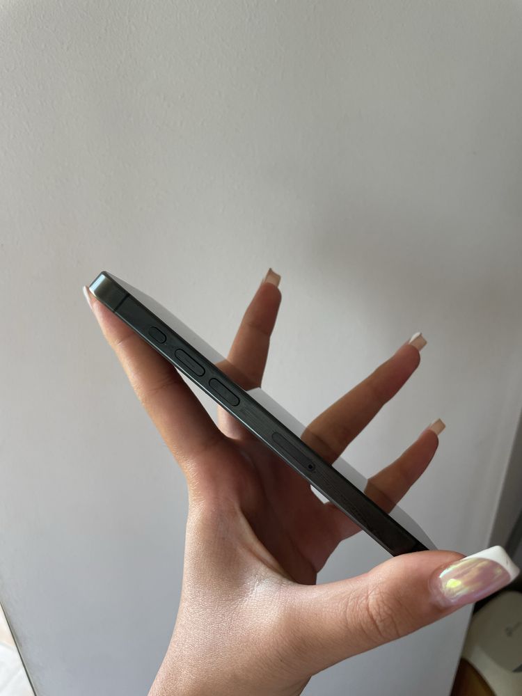 Iphone 15 pro с гаранция