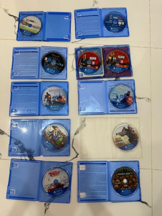 Пс4 в рабочем состоянии и ещё в комплекте 11 дисков
