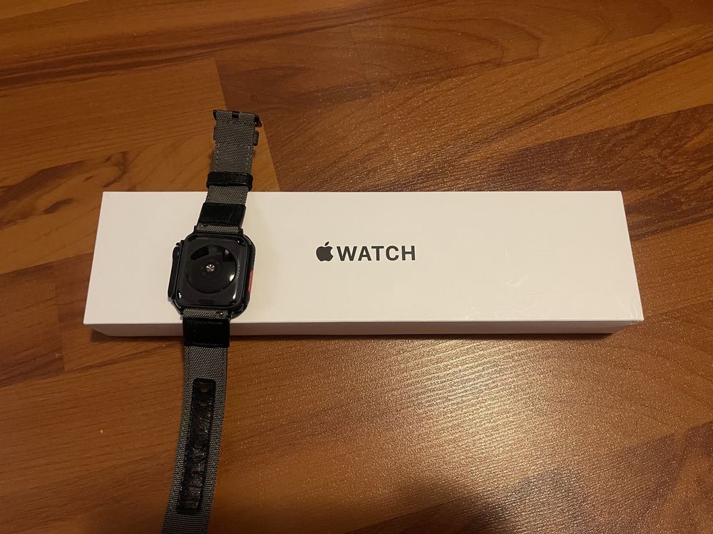 Apple watch SE BLACK 44mm