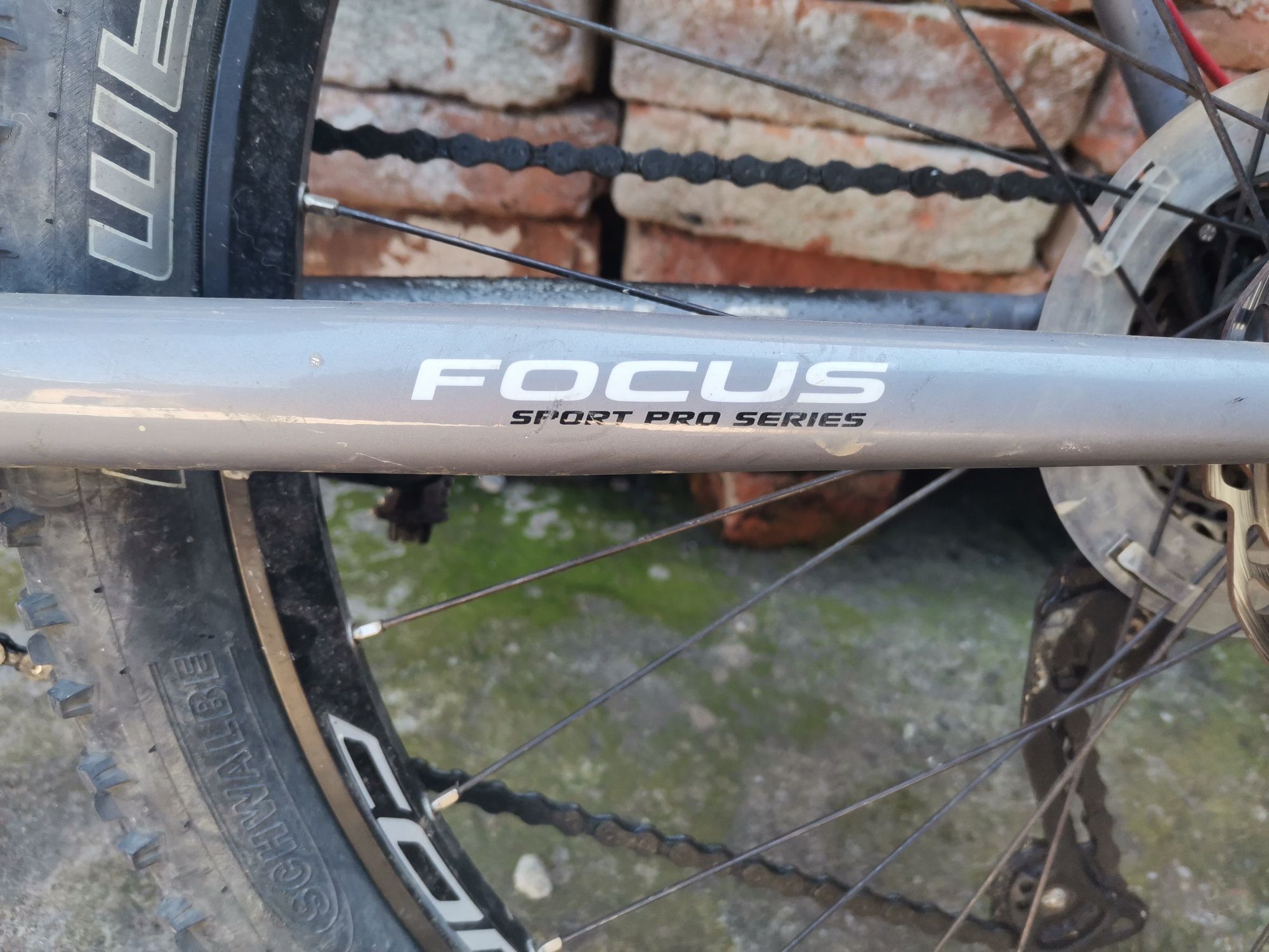 Vând Bicicleta Focus Black forest Roti pe 26 Full Munte.