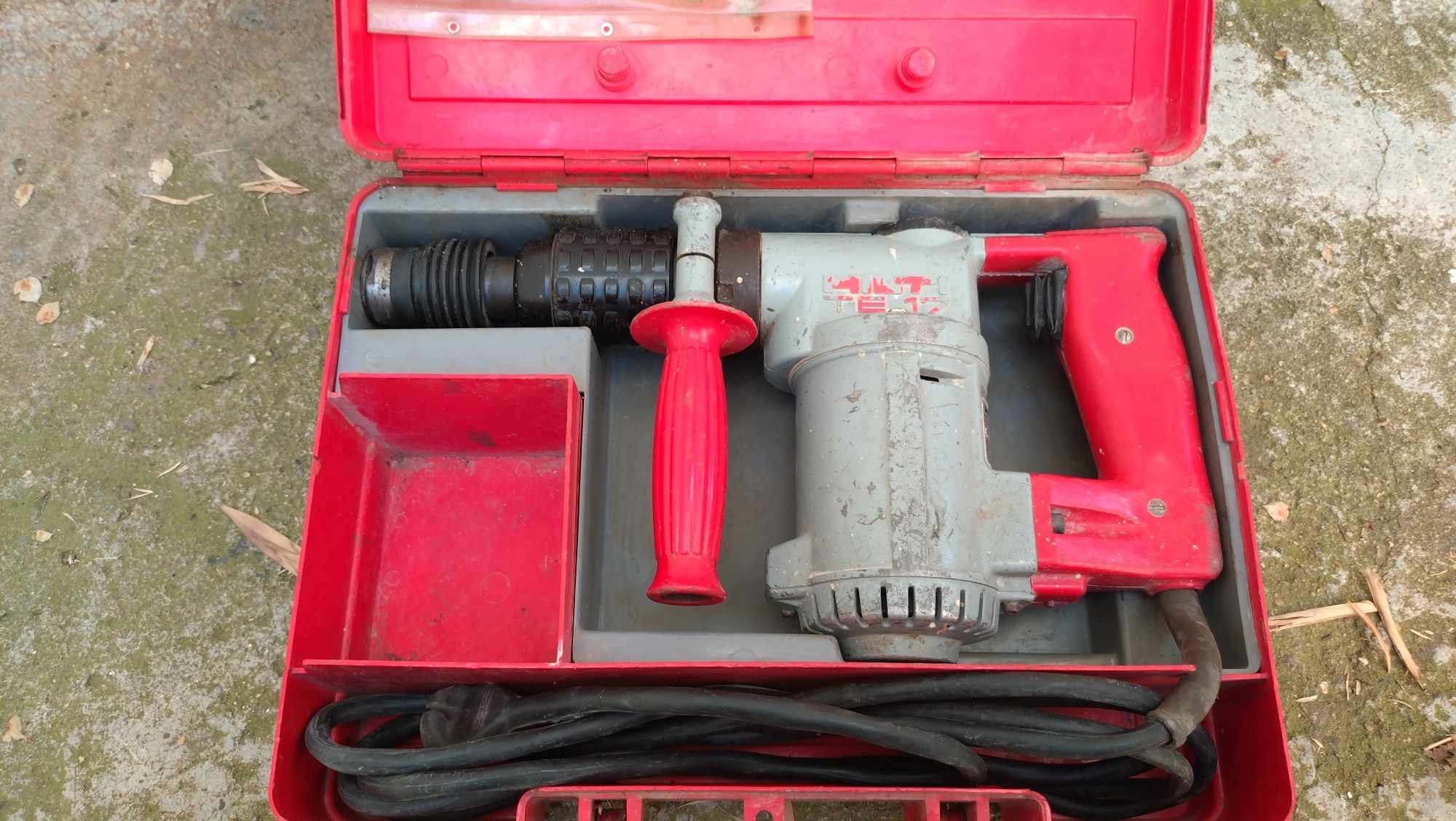Продавам мелачка за грозде,бормашина Hilti,гаечни ключове от 32 до 50