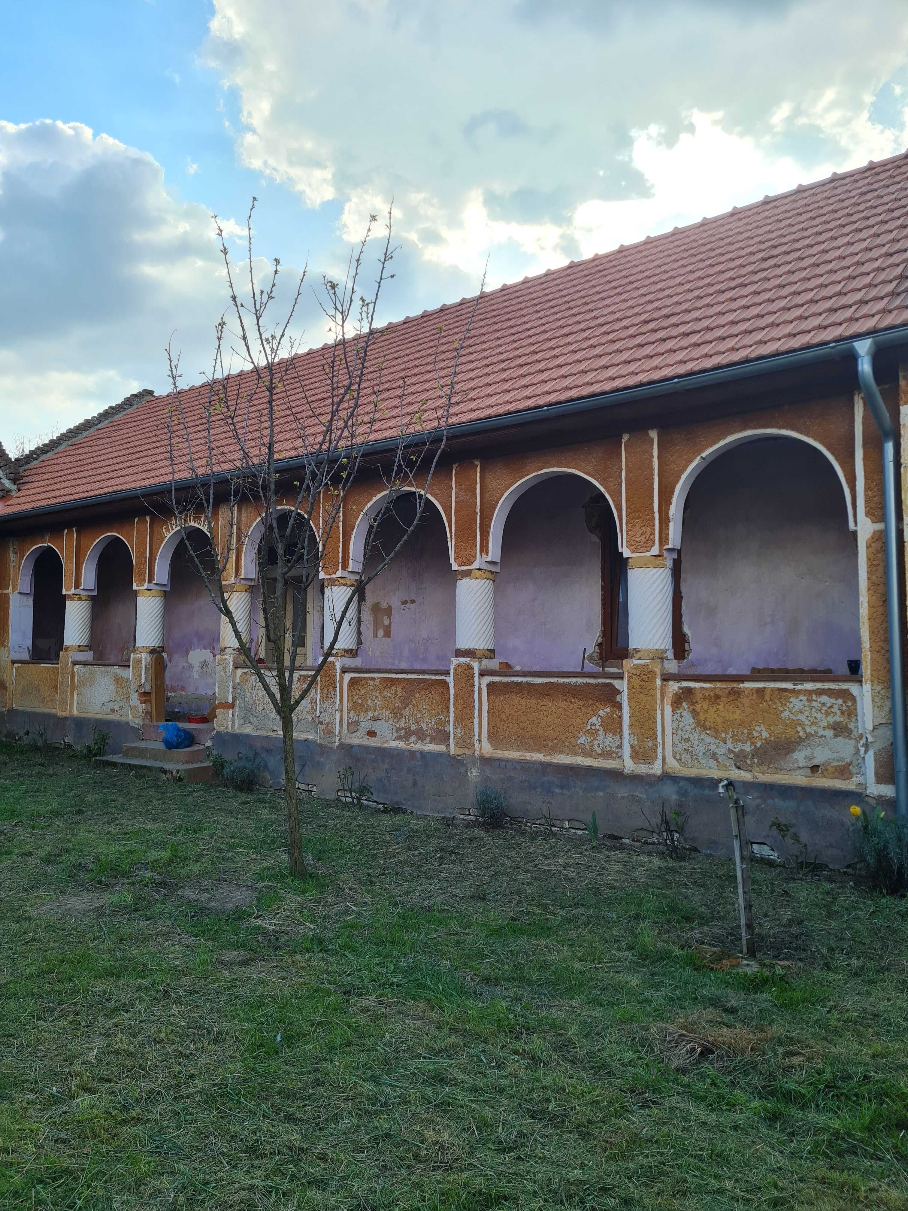Sârbova. Casă veche de vânzare