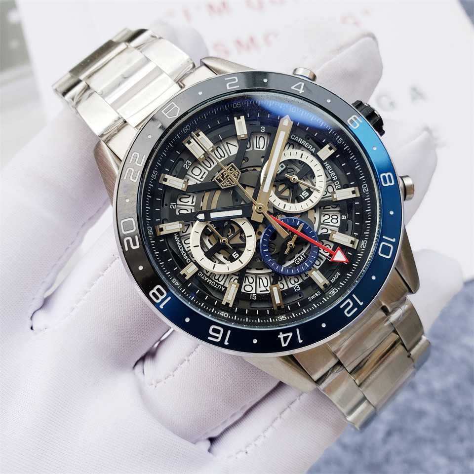 Часовник TAG Heuer Carrera Calibre Heuer 02 GMT с кварцов механизъм