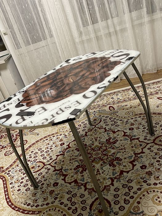 Продам стол обеденный