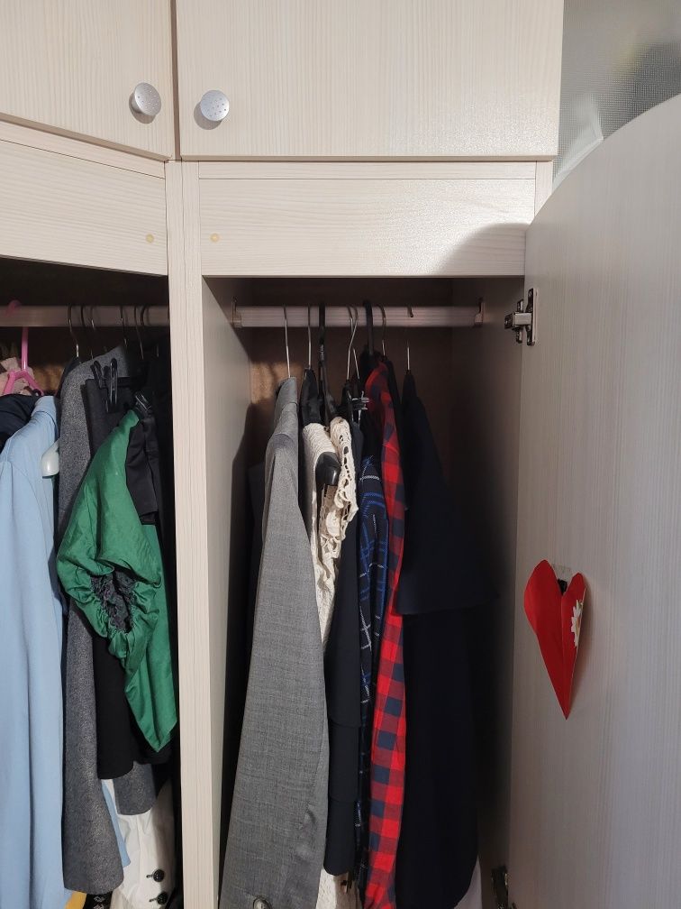 Ъглови гардероби и шкафове